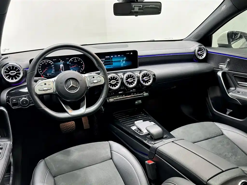 Mercedes-Benz A-Class 2019 A 200 L Sport Sedan фото 10