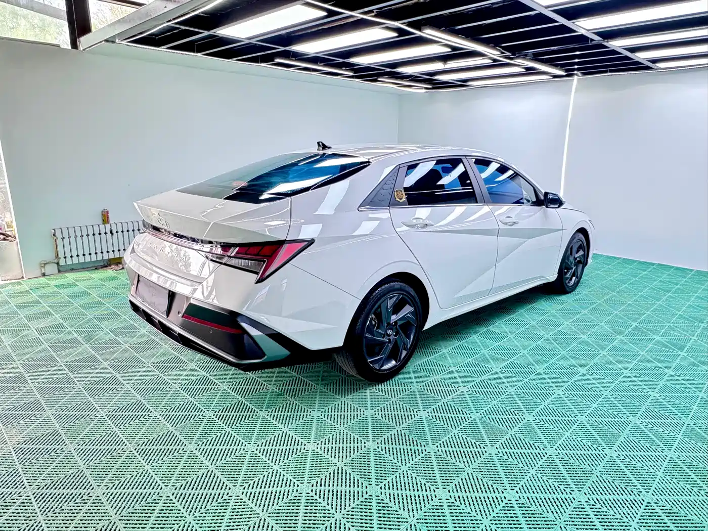 Hyundai Elantra 2023 Model 1.5L CVT LUX Premium Edition фото 6