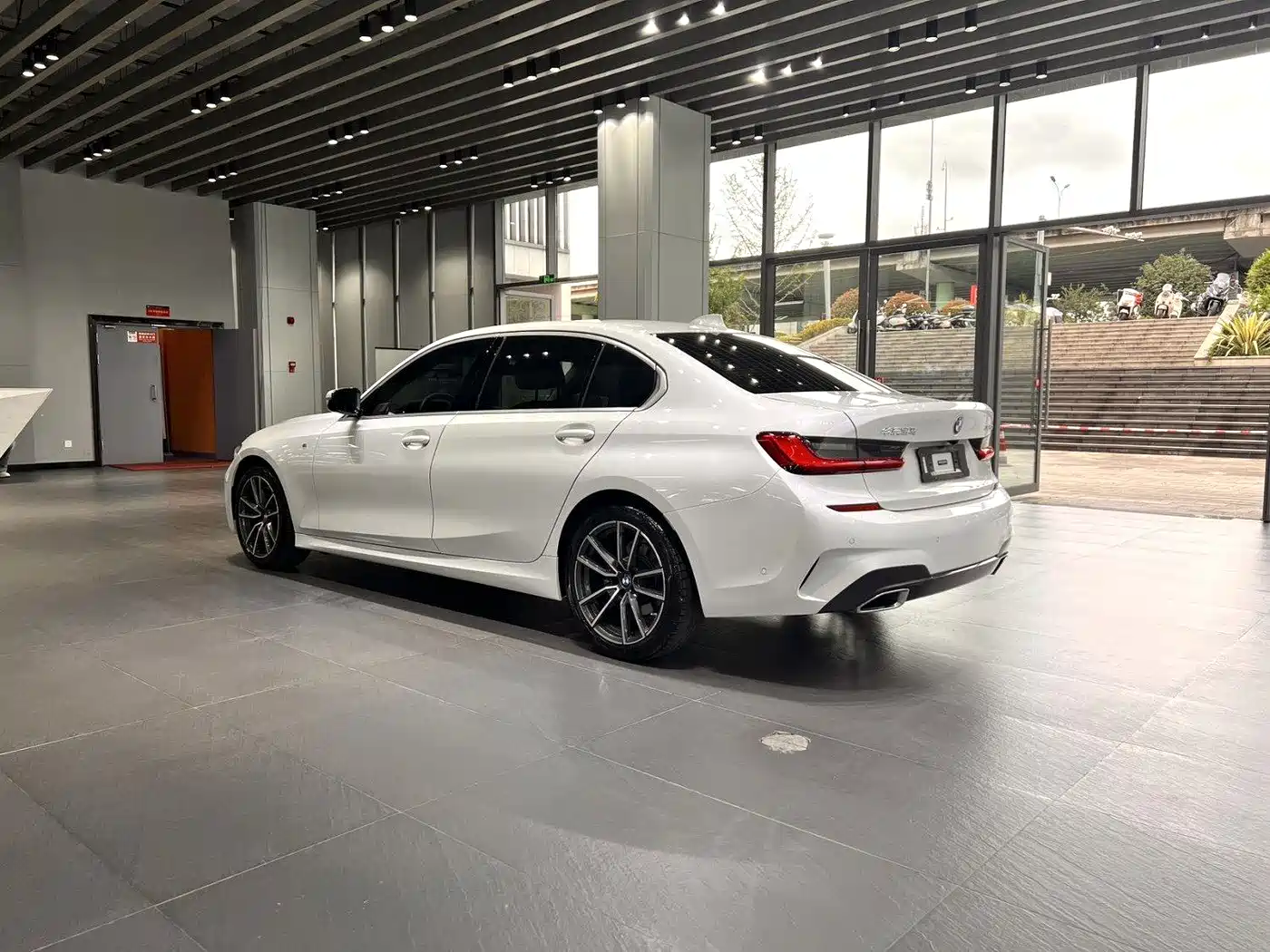 BMW 3 Series 2020 325Li M Sport Package фото 10