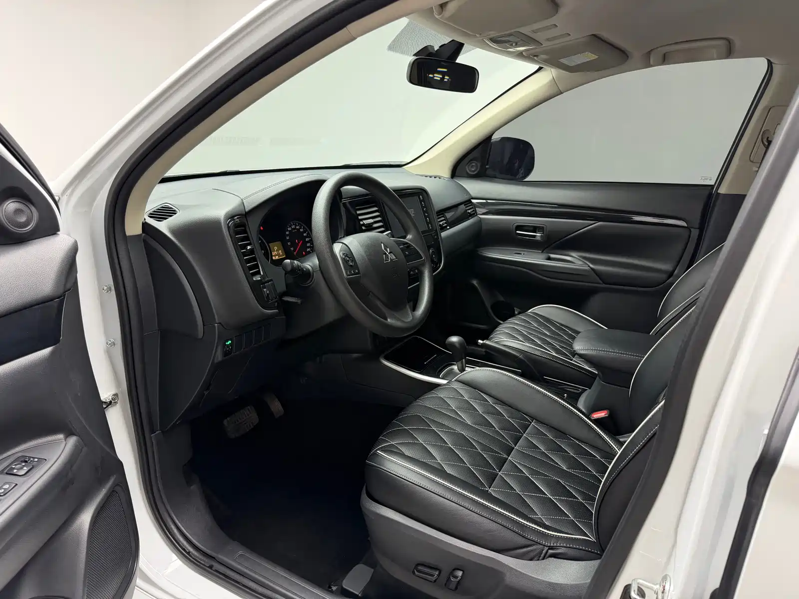 صورة 7 - Mitsubishi Outlander