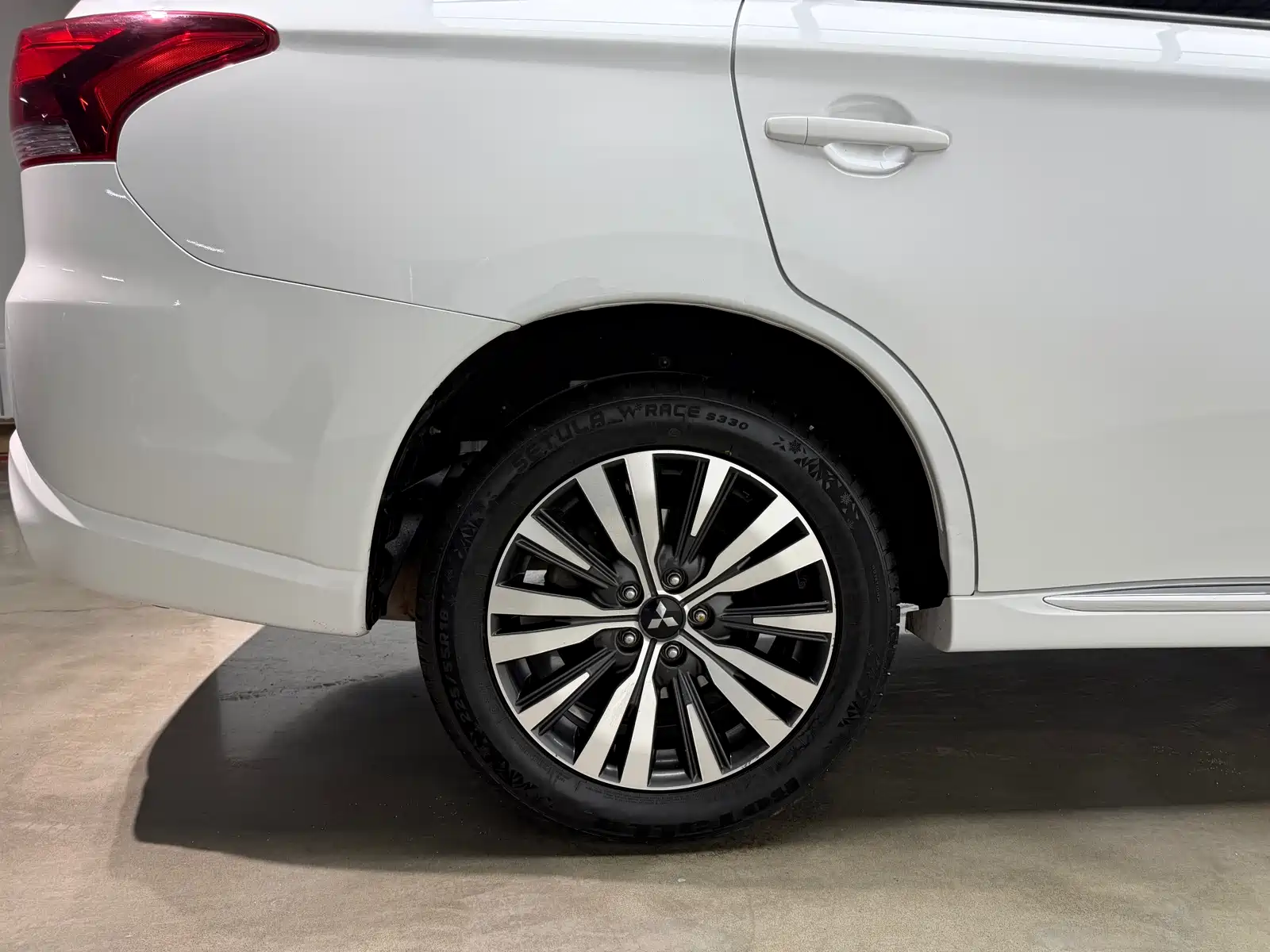صورة 21 - Mitsubishi Outlander