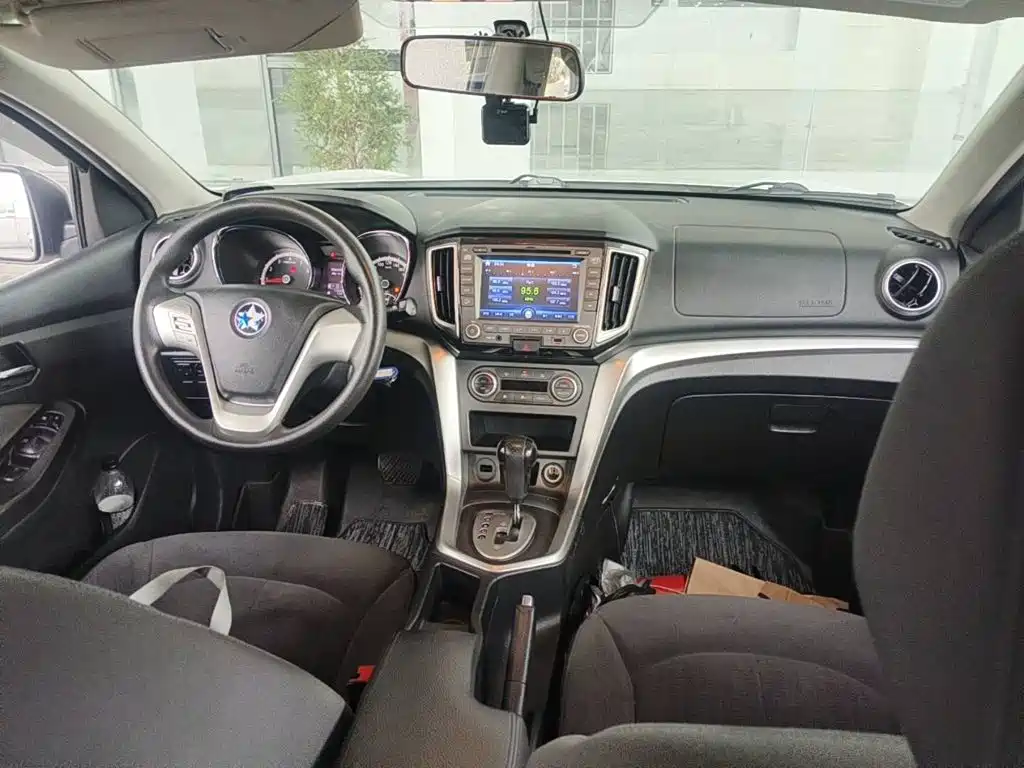 Venucia T70 2015 2015 2.0L CVT RuiQu Edition