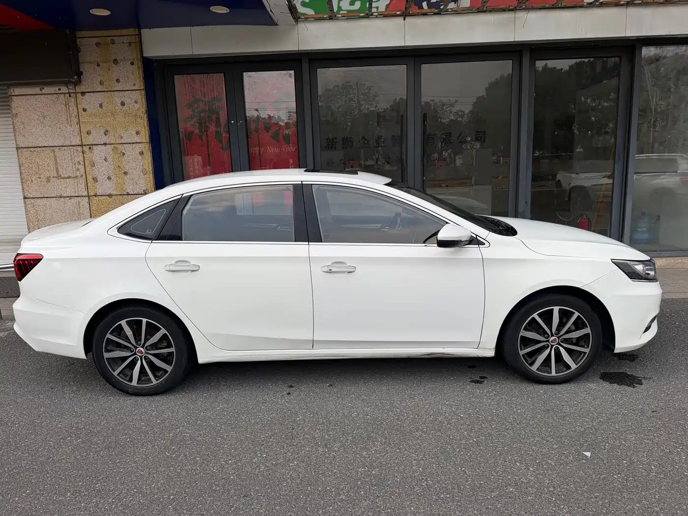 Roewe i6 2018 2018 20T Automatic Internet ZhiXiang Edition