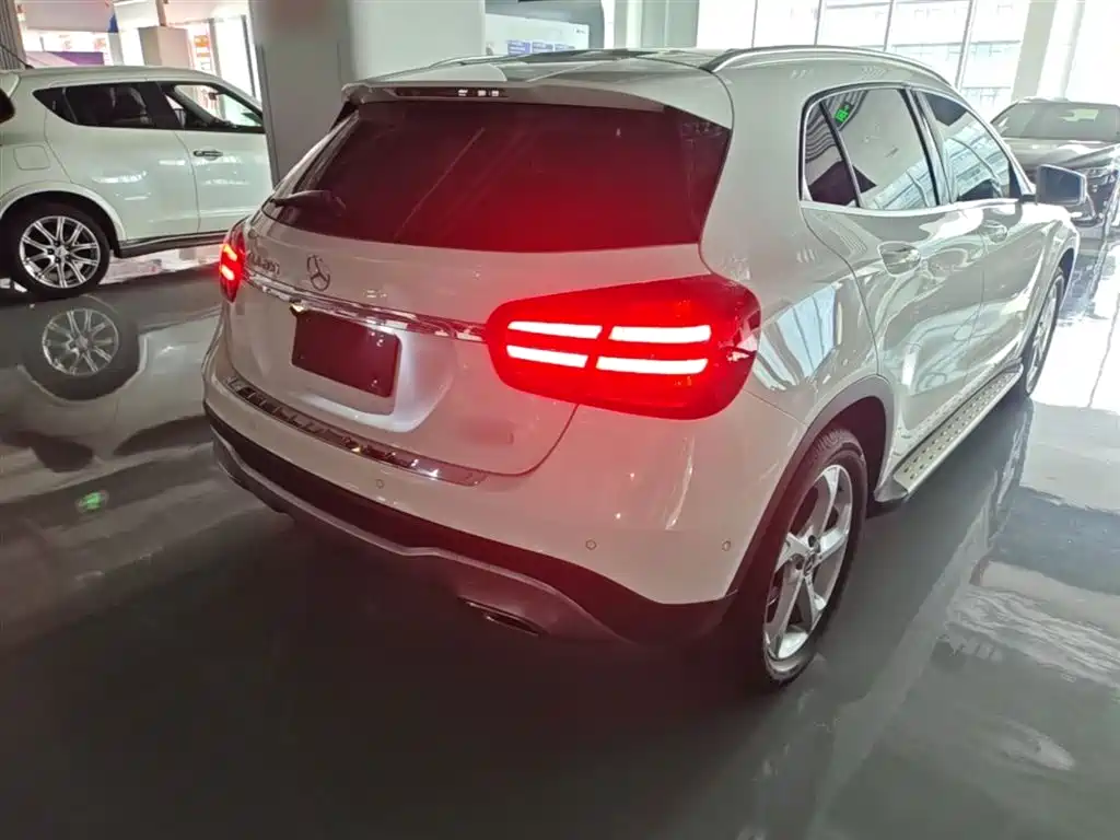 Mercedes-Benz GLA 2018 GLA 200 Dynamic фото 7