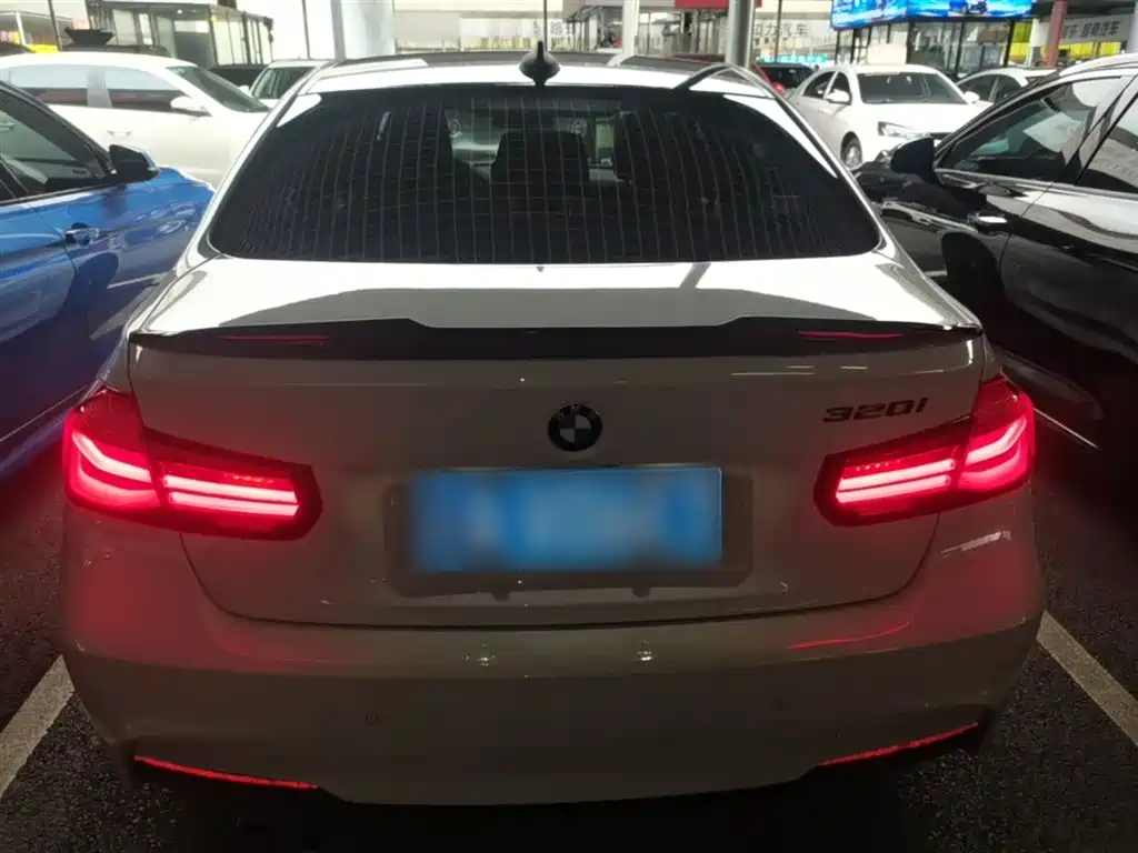 BMW 3 Series 2019 320i M Sport Black Night Edition фото 6