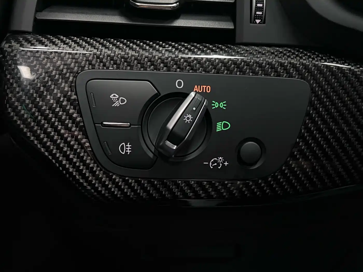 Фото 35 - Audi A4L