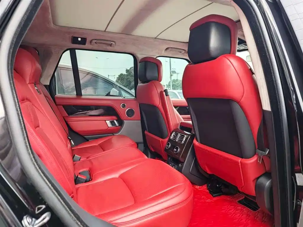 Land Rover Range Rover 2021 3.0 L6 Golden Age Edition фото 10