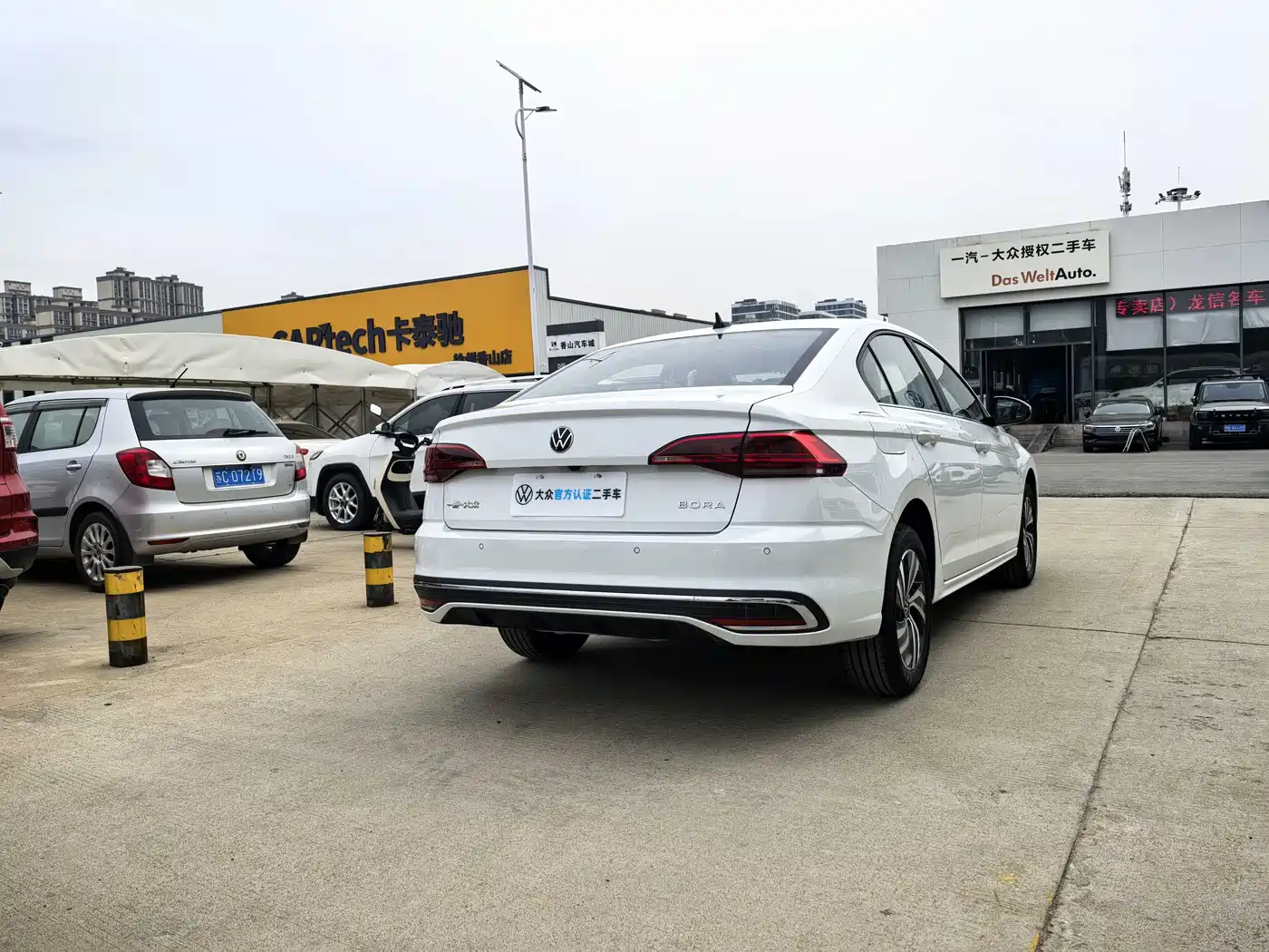 VOLKSWAGEN BORA