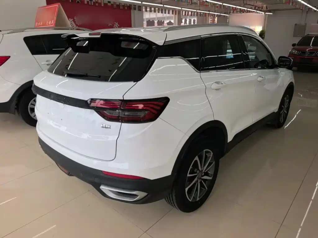 Фото 7 - Geely Binyue