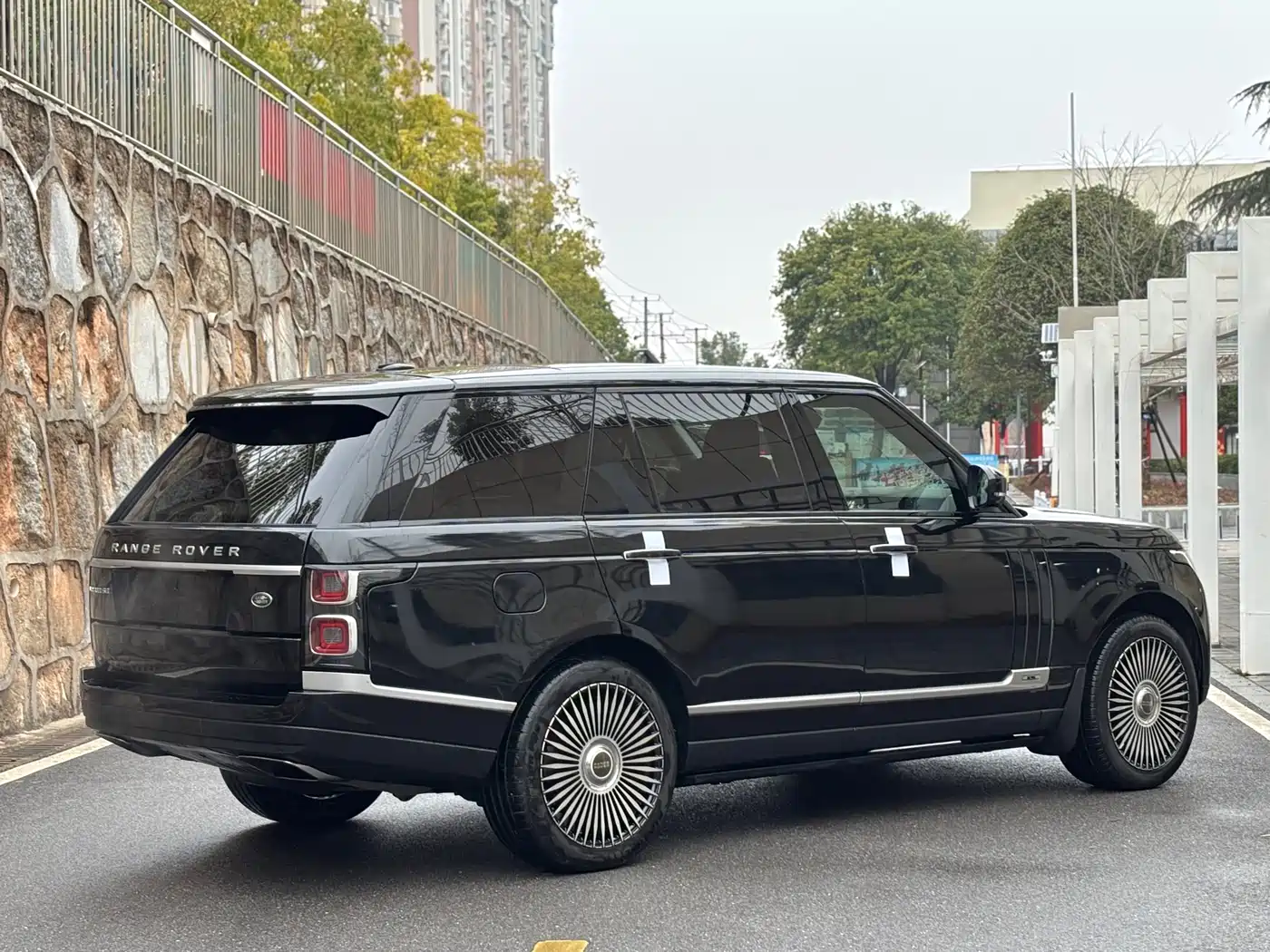 Land Rover Range Rover 2015 3.0 SC V6 Vogue SE Genesis Extended Edition фото 4