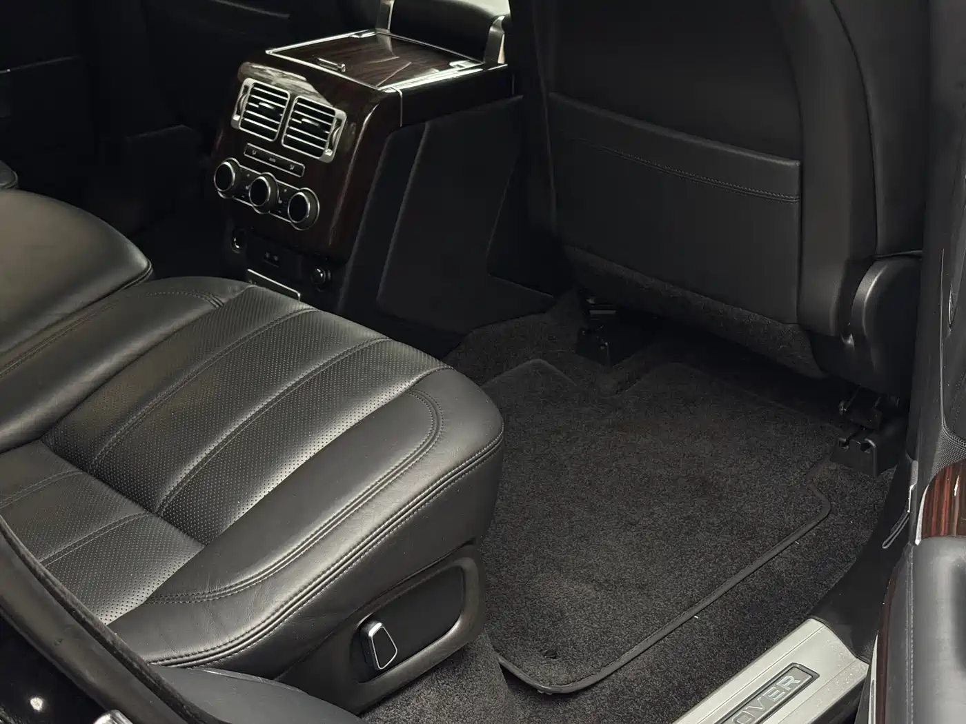 Land Rover Range Rover 2015 3.0 SC V6 Vogue SE Genesis Extended Edition фото 12