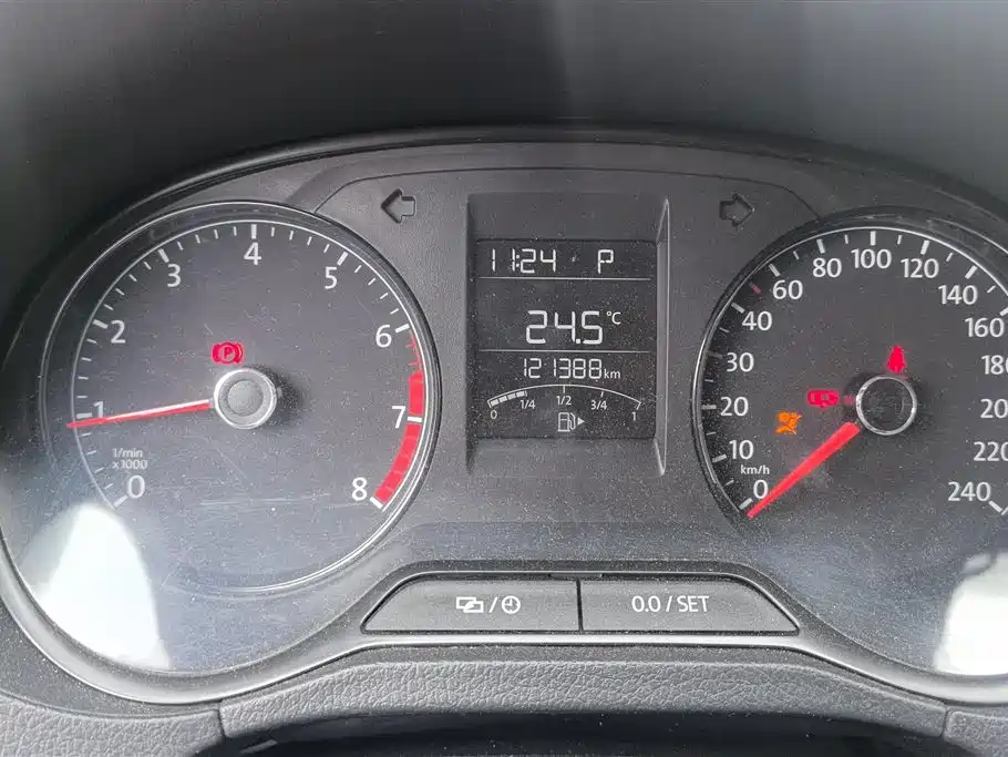 Volkswagen Polo 2016 1.4L Automatic Trend фото 14