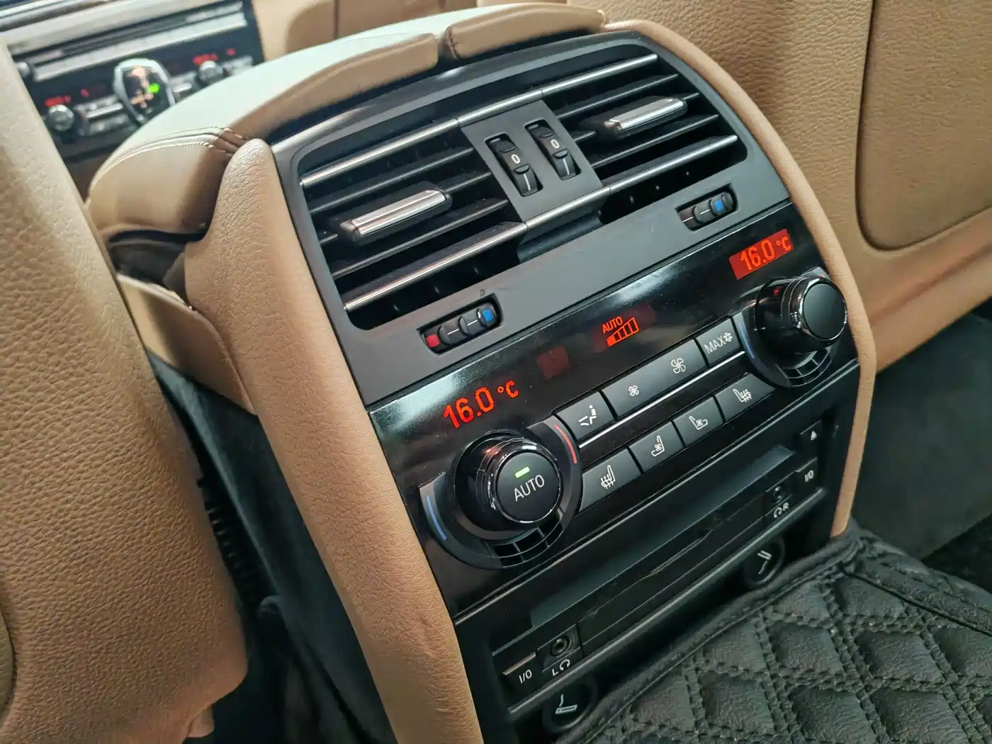 BMW 7 Series 2010 760Li фото 27