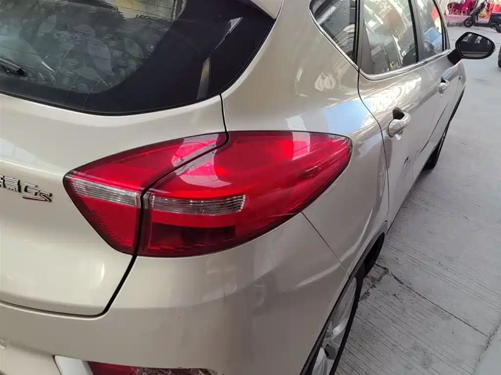 Фото 8 - Geely Emgrand GS