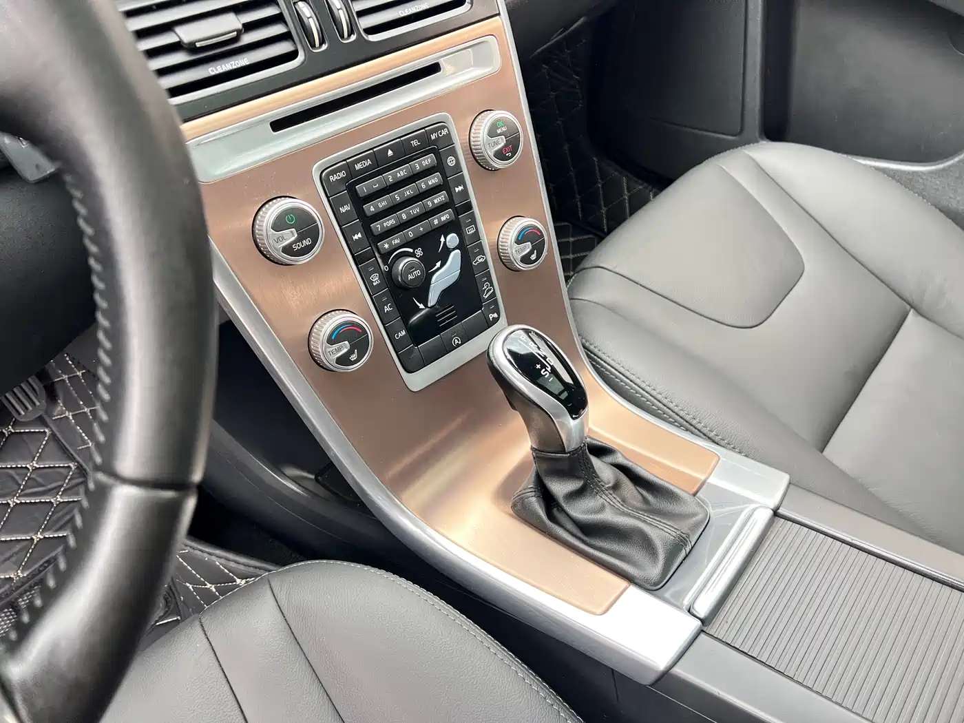 Фото 8 - Volvo XC60