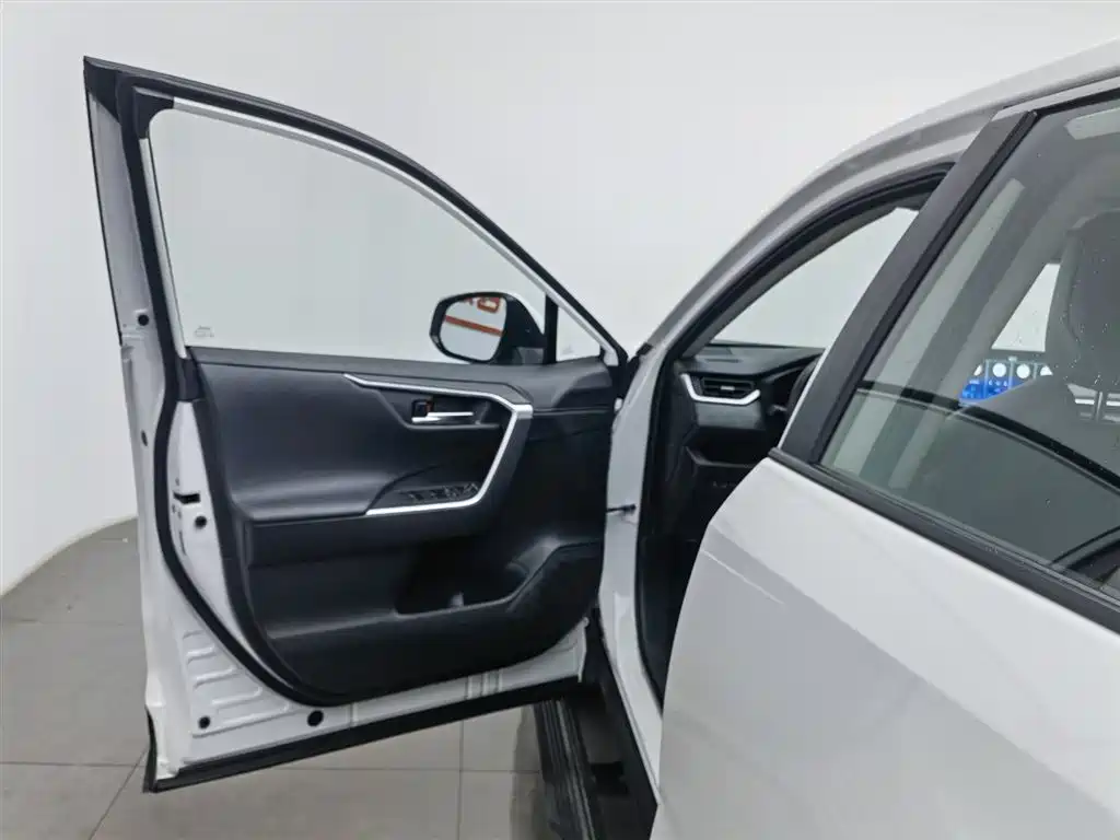 Toyota Wildlander 2022 2.0L CVT FWD Luxury PLUS Edition фото 8