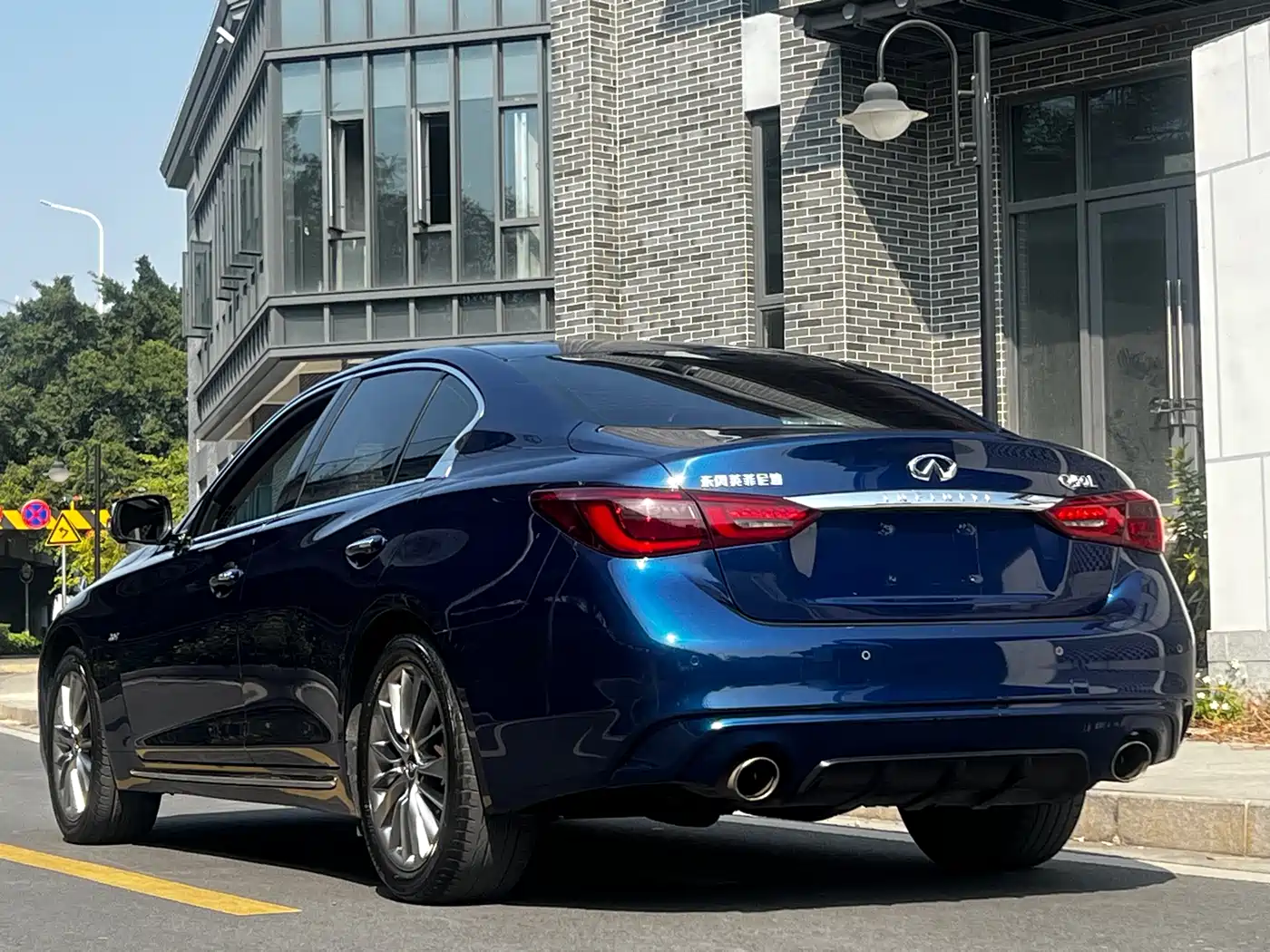 Infiniti Q50L 2019 2018 2.0T Premium Edition (China VI)