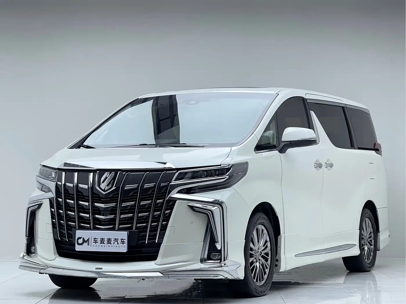 Фото 1 - Toyota Vellfire