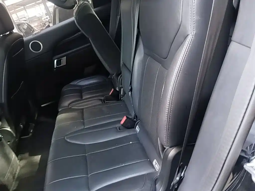 Photo 13 - Land Rover Discovery
