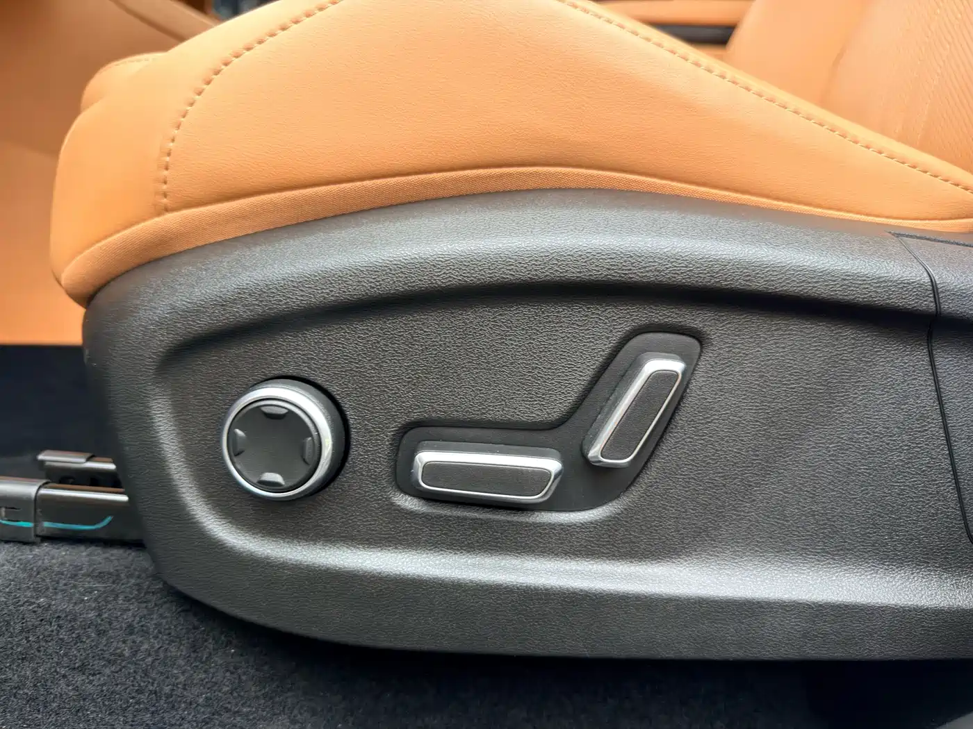 Geely Galaxy Galaxy L7 2025 2025 EM-i 115km Explorer+ Edition