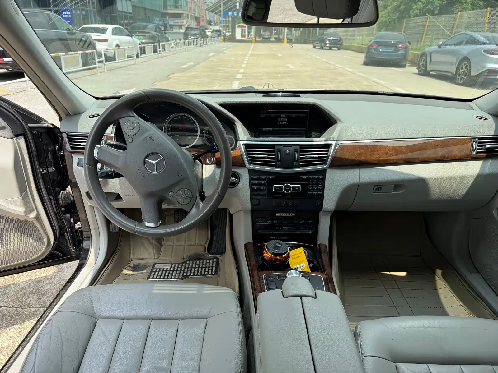 Photo 9 - Mercedes-Benz E-Class