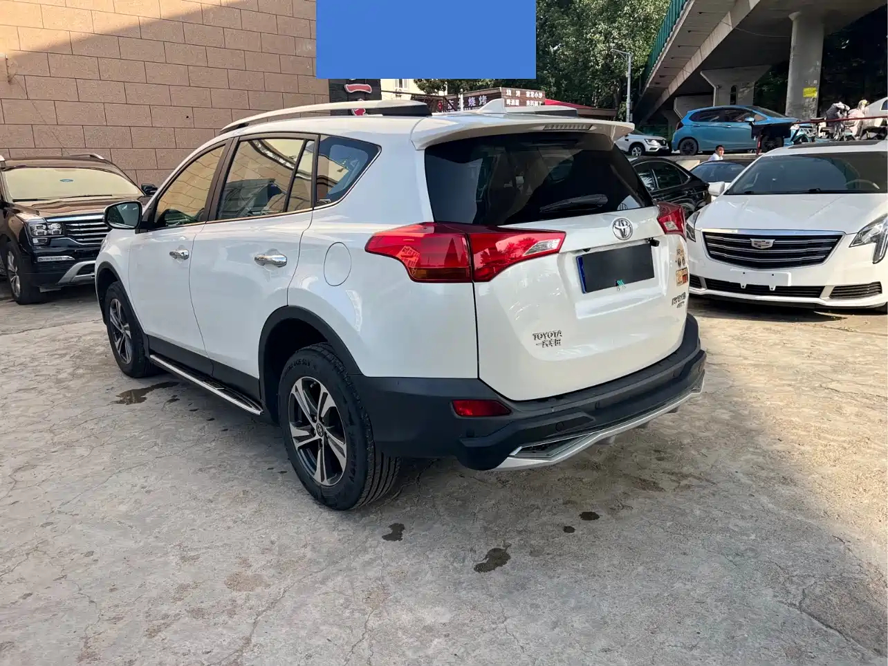 Toyota RAV4 Rongfang 2015 2.0L CVT 4WD Pioneer Edition фото 5