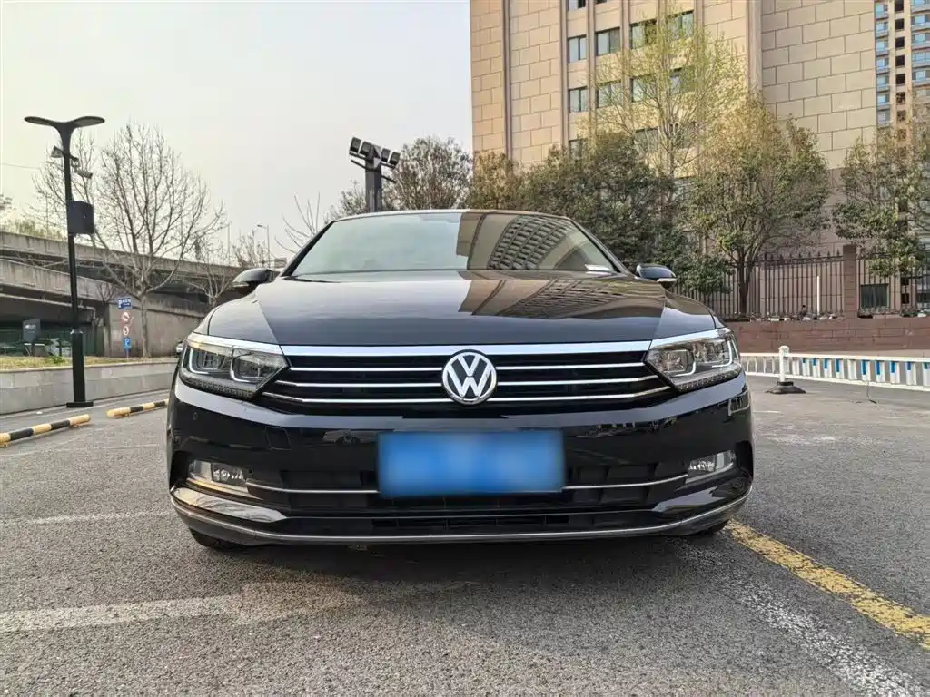 Volkswagen Magotan 2019 330TSI DSG Luxury Class China VI фото 3