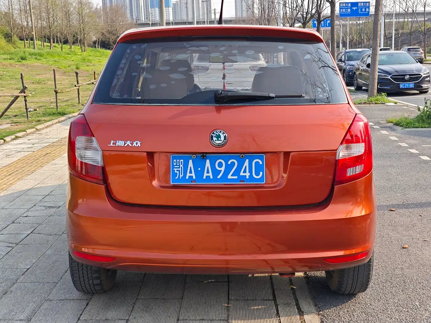 Škoda Fabia 2012 1.4L Automatic Crystal Edition фото 8