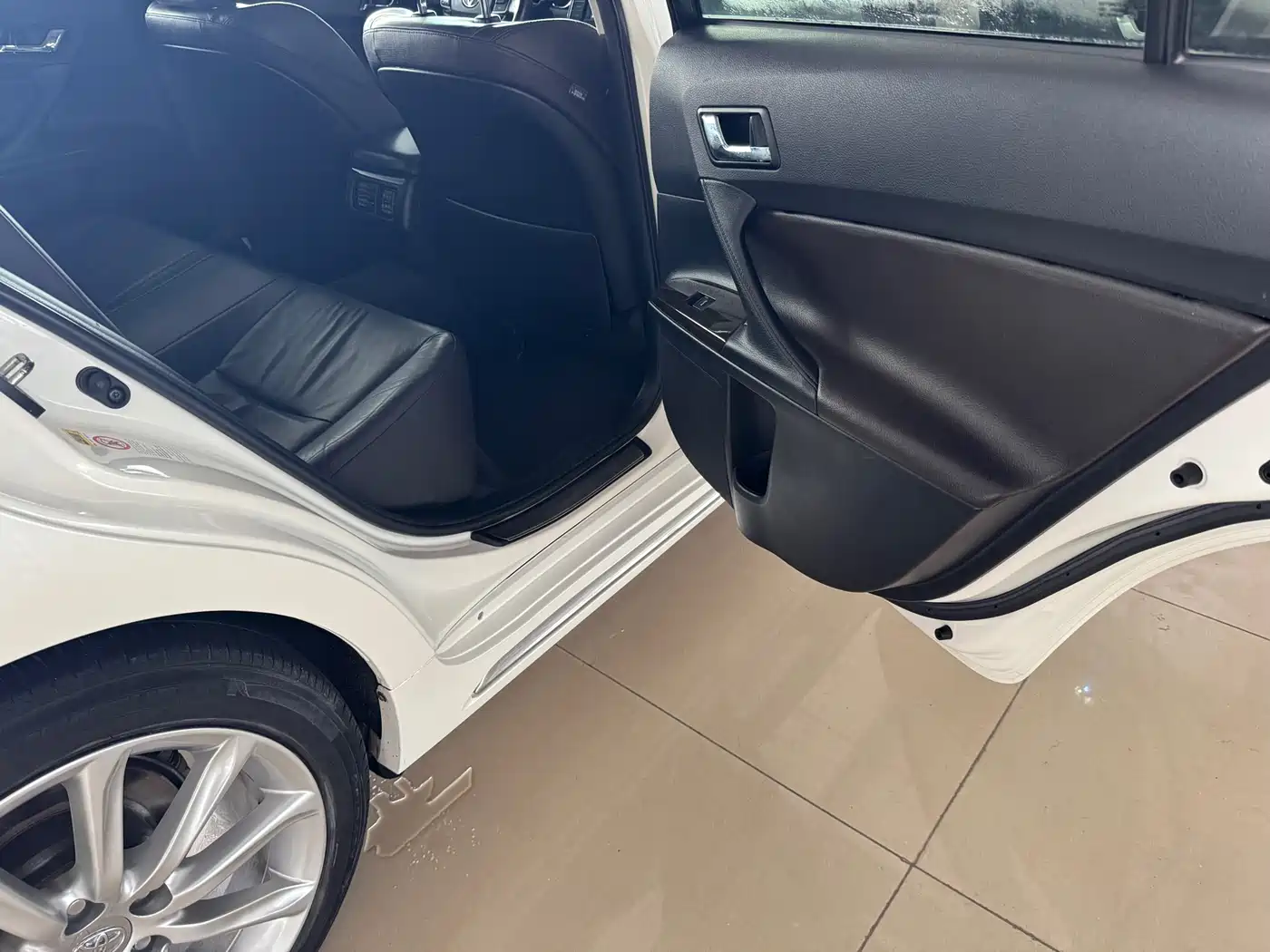 Toyota Reiz 2013 2.5V Premium Edition фото 20