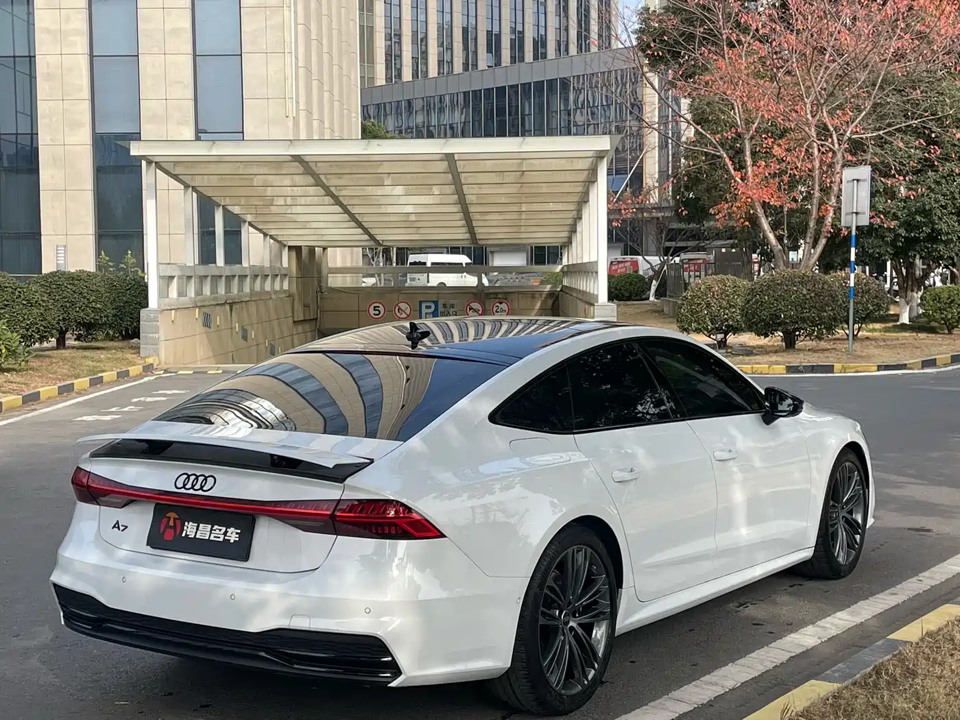 Audi A7 2023 Model 45 TFSI Premium Selection Edition фото 6