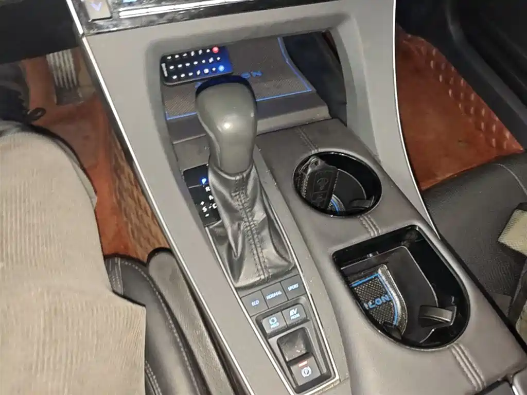 Toyota Avalon 2019 Hybrid 2.5L Luxury Edition China VI фото 14