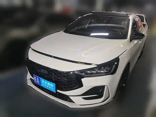Ford Focus 2022 Sedan EcoBoost 180 Automatic ST Line — фото 1
