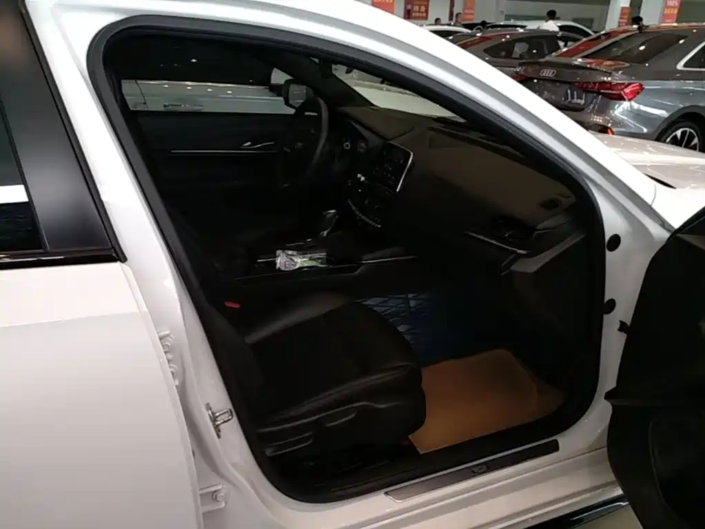 Cadillac CT4 2023 2022 28T Fashion Style