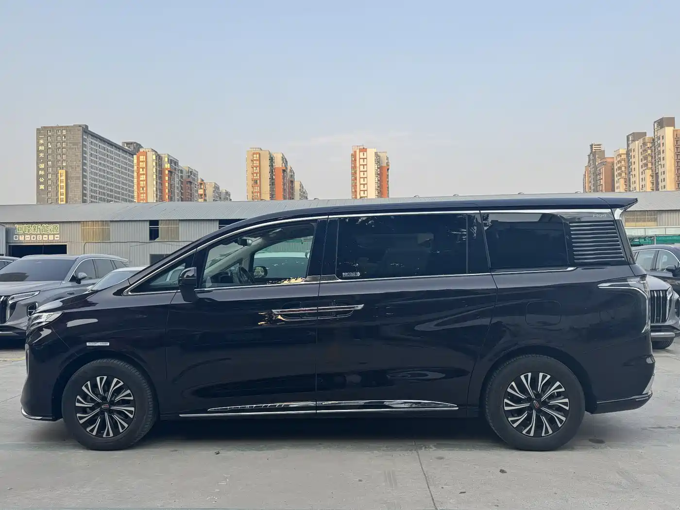 Hongqi HQ9 PHEV 2024 2024 Model 2.0T AWD Business Edition