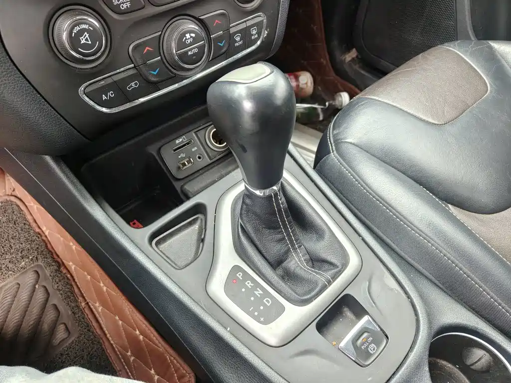 صورة 14 - Jeep Cherokee
