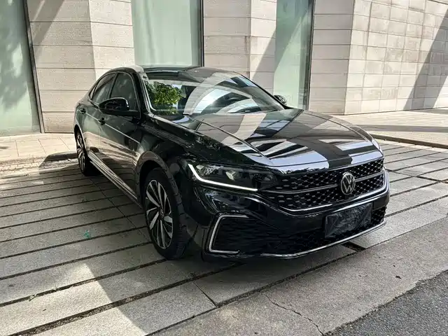 Volkswagen Passat 2022 330TSI Starlight Elite Edition — фото 3