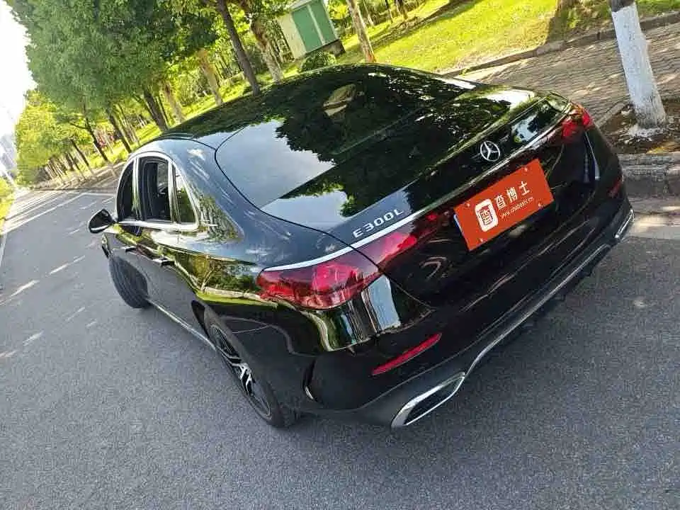 Photo 3 - Mercedes-Benz E-Class