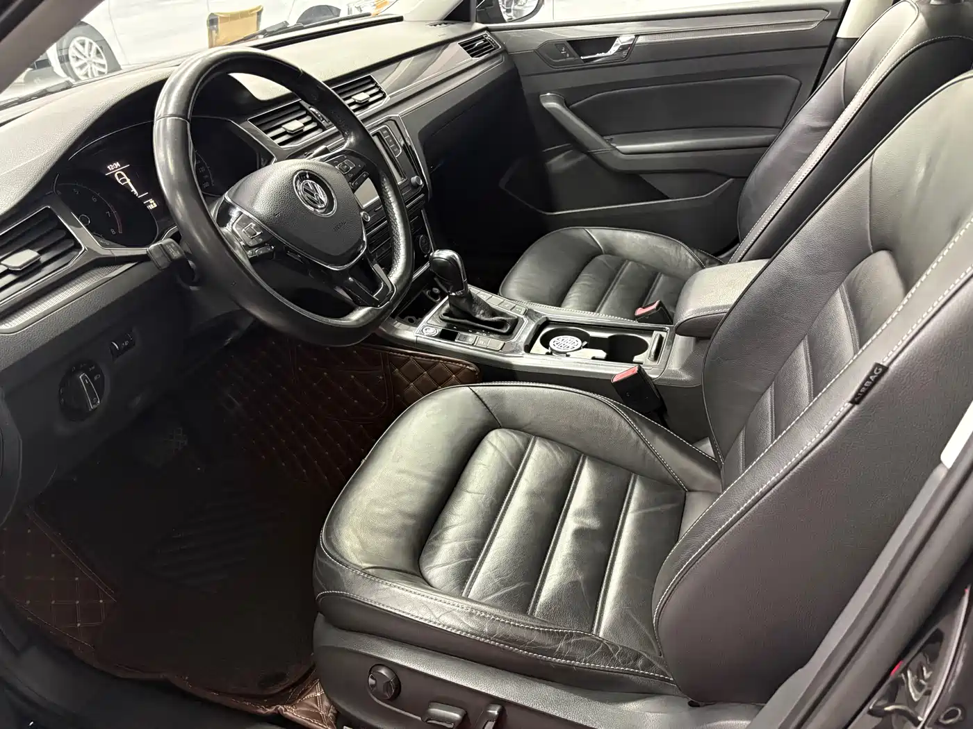 Volkswagen Passat 2017 330TSI DSG Prestige фото 7