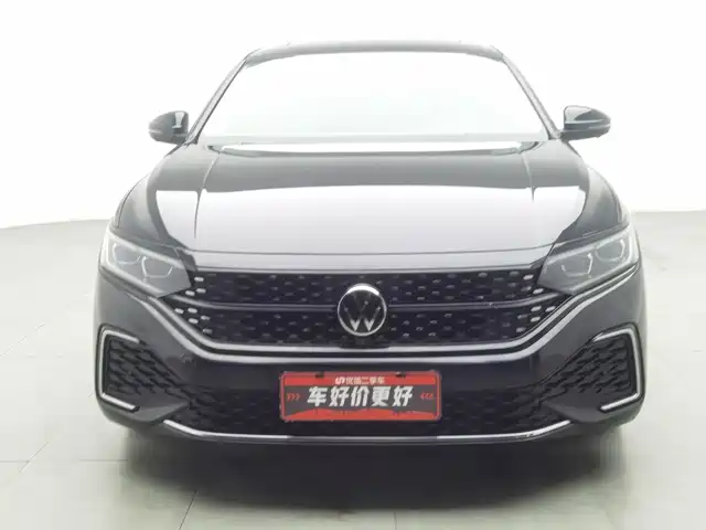 Volkswagen Passat 2023 Facelift 330TSI Starlight Luxury Edition — фото 3