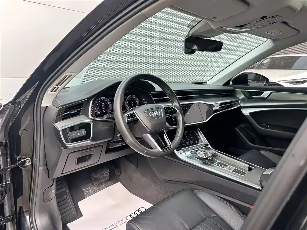 Фото 7 - Audi A6L
