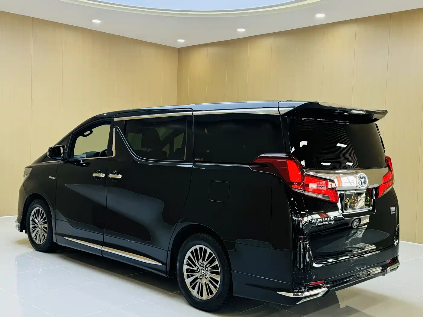 Toyota Alphard 2019 Hybrid 2.5L Premium Edition фото 14