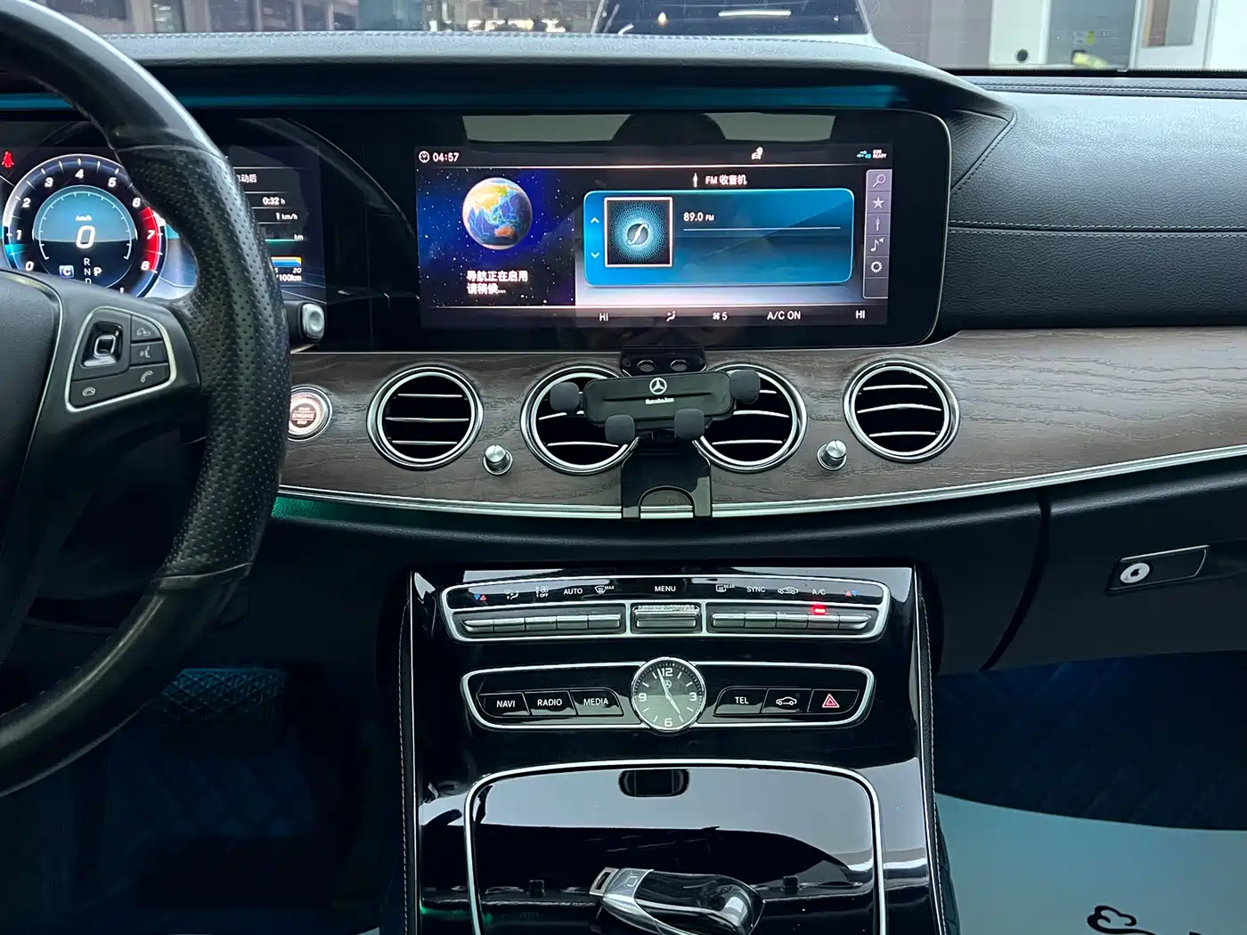 Mercedes-Benz E-Class 2017 E 300 L Luxury фото 6