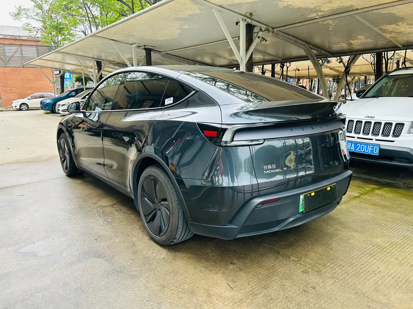 TESLA MODEL Y