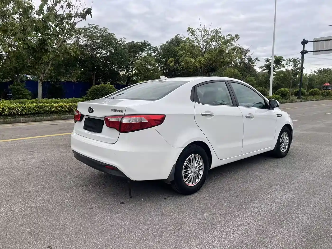Kia K2 2012 Sedan 1.4L MT GL Commemorative Edition фото 6