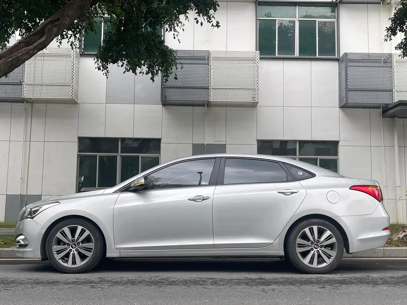 Hyundai Mistra 2014 1.8L Auto Premium DLX фото 3