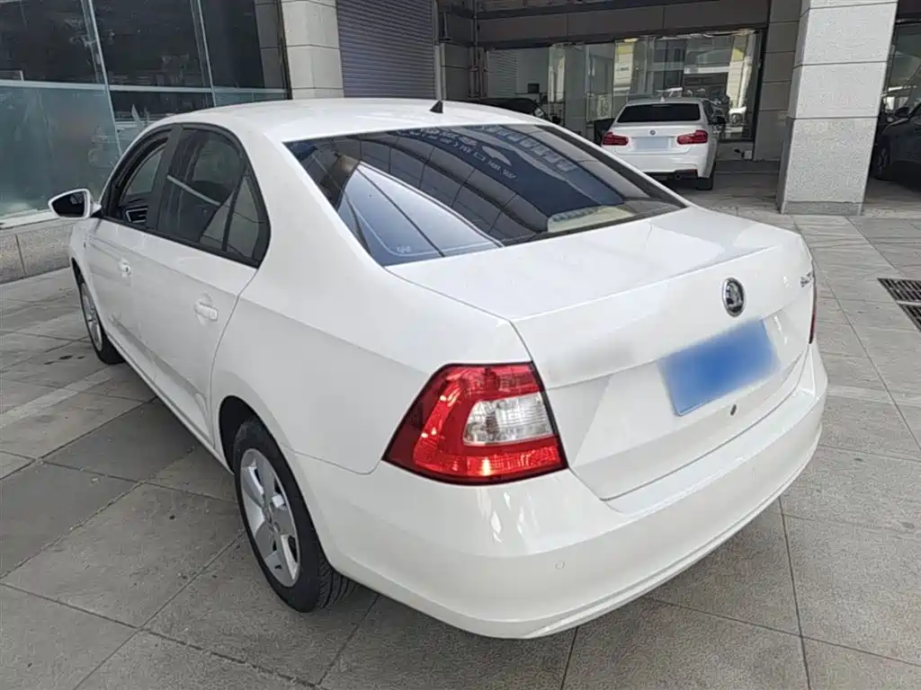 Škoda Rapid 2013 1.6L Automatic Smart Selection фото 23