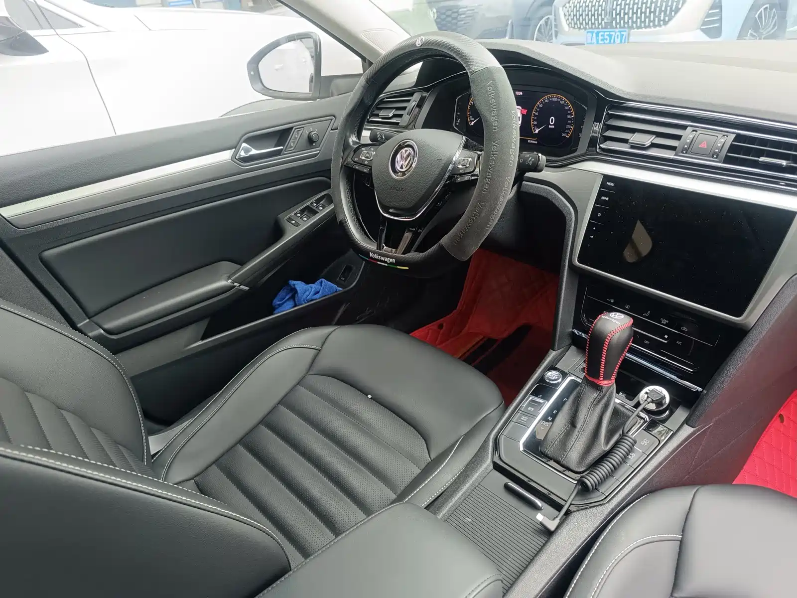 صورة 14 - Volkswagen Lamando