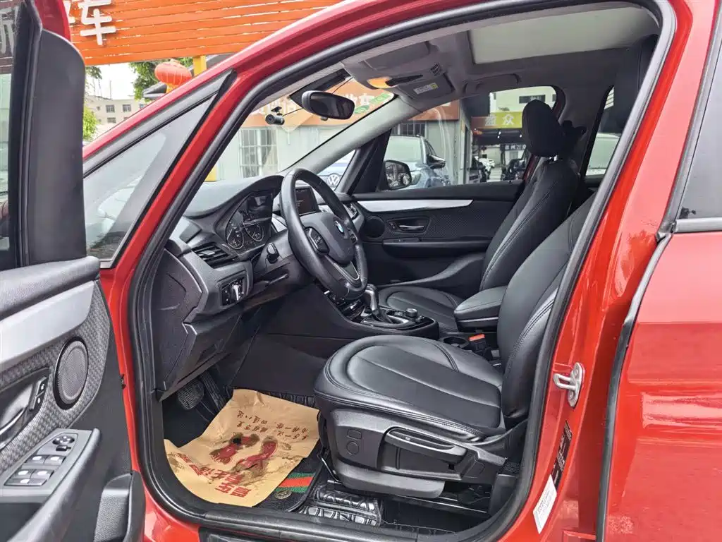 BMW 2 Series Touring 2016 218i Leading фото 5