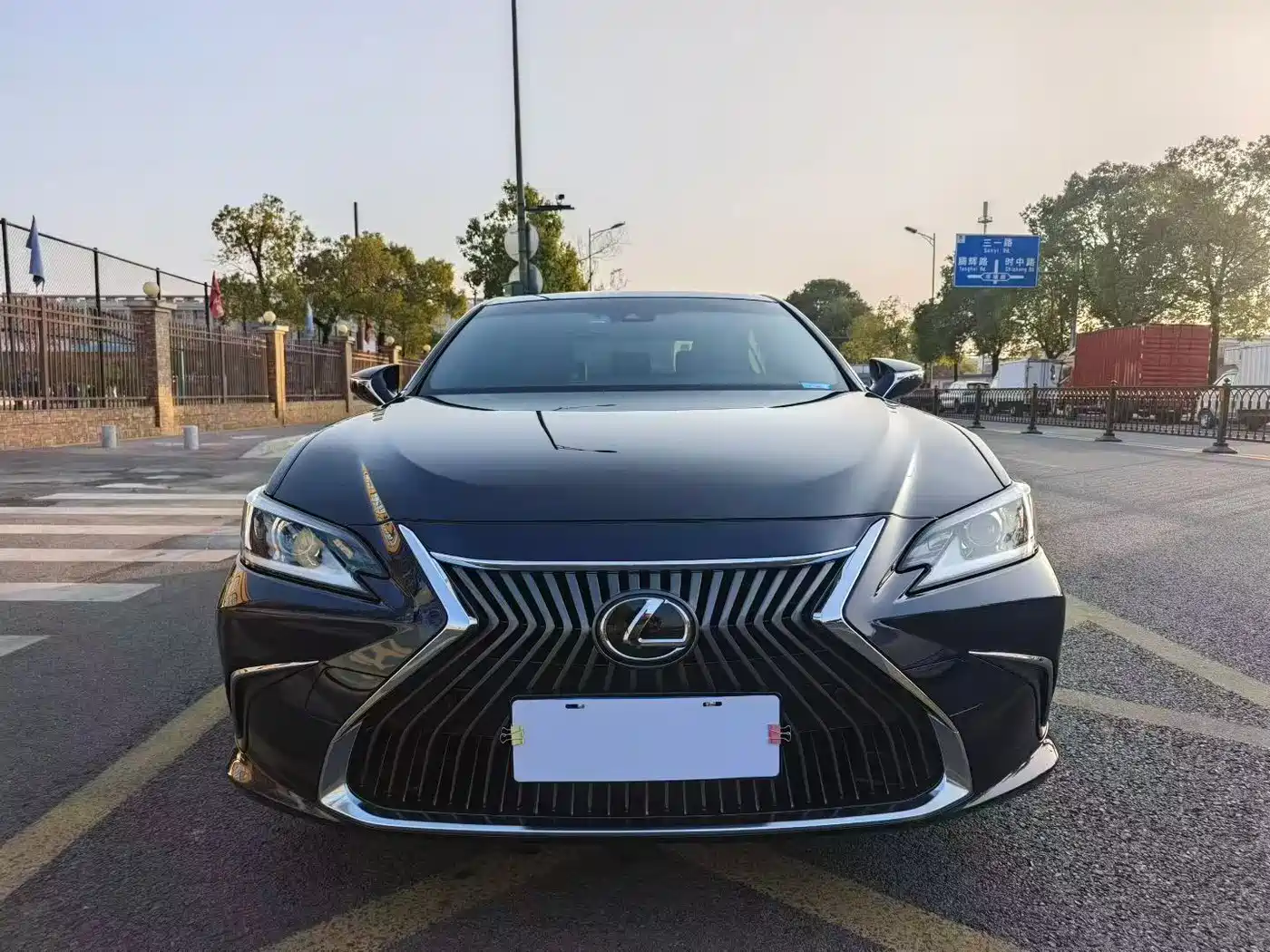 Lexus ES 2021 200 Excellence Edition фото 2