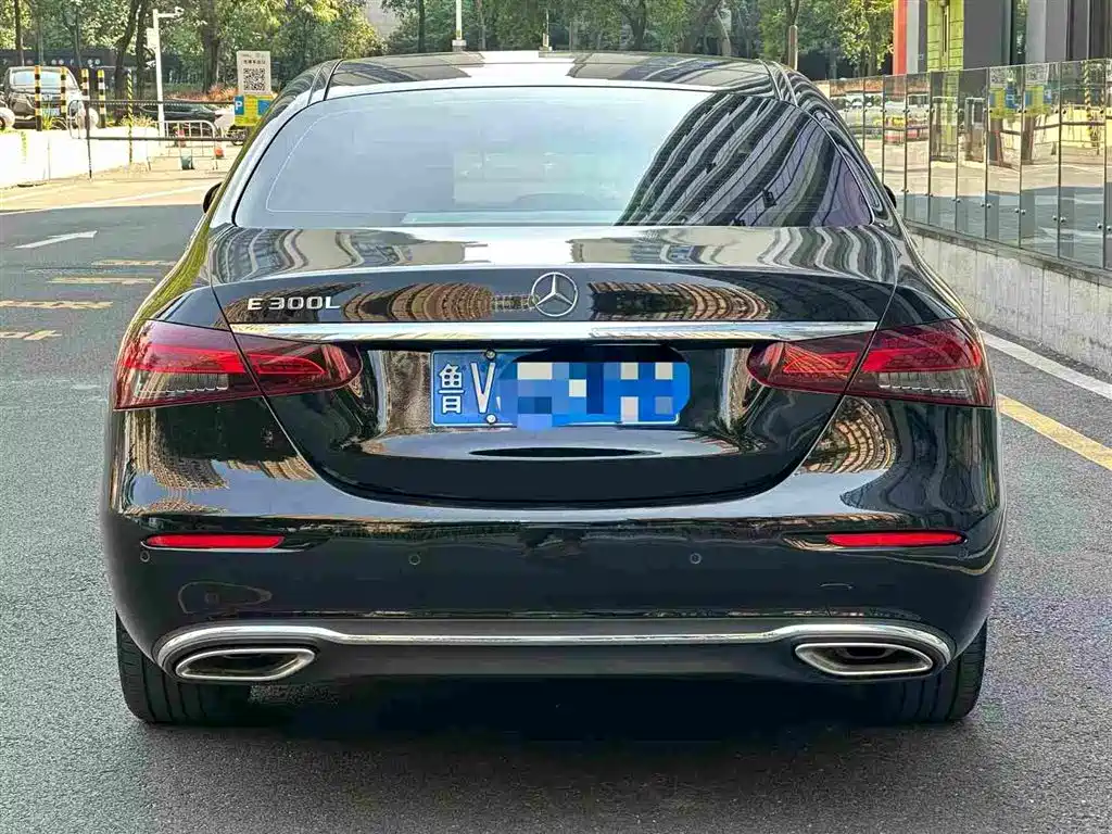Фото 5 - Mercedes-Benz E-Class